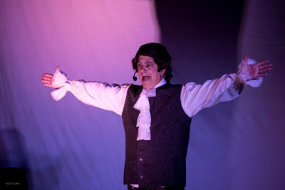 A Siviglia C è Un Barbiere 04 Low